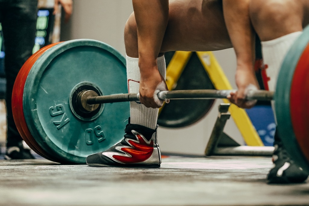 powerlifter deadlifting