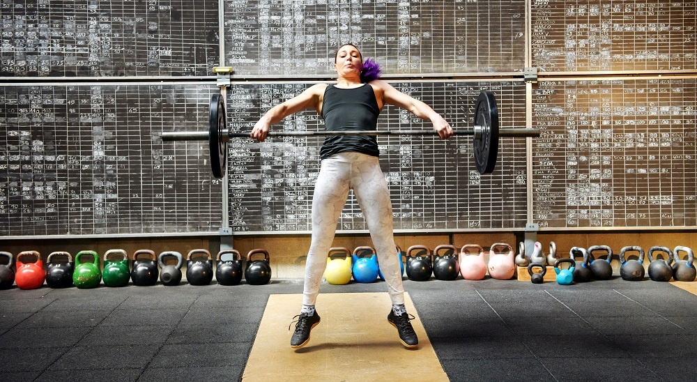 woman snatching weight