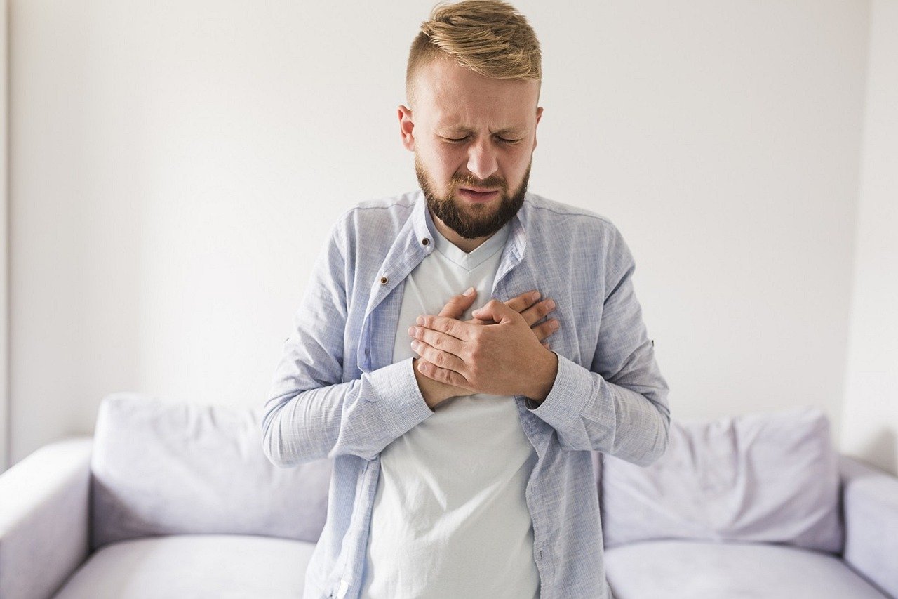 man having heartburn